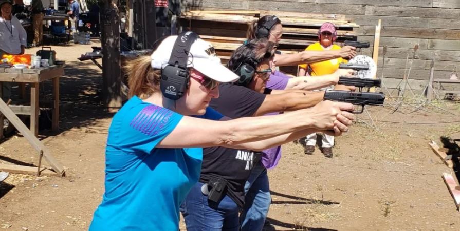 En San Juan, cada vez más mujeres obtienen permiso para tener un arma