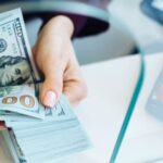 Se incrementa por parte de los ahorristas el retiro de dólares de los bancos
