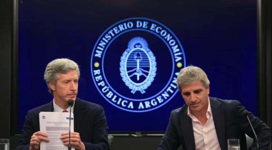 El Gobierno volvió a subir los encajes bancarios: “No habrá pesos”