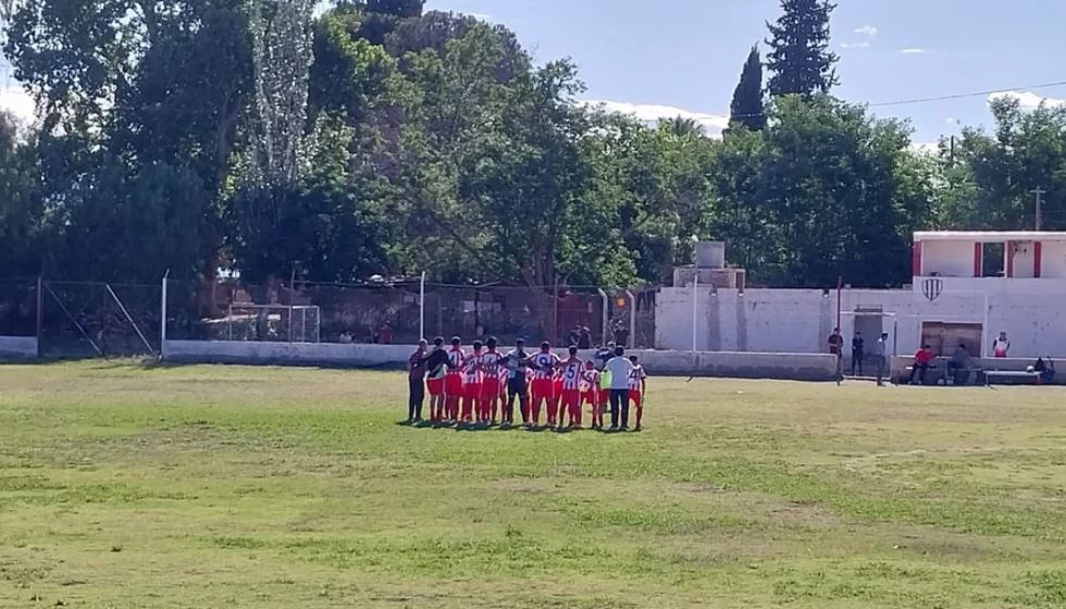 Caucete: mientras jugaban un partido, se robaron todo del vestuario
