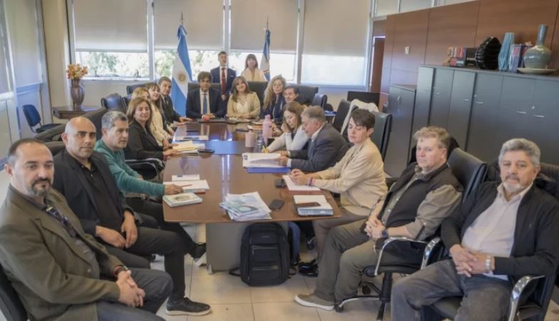 El Gobierno acercó una nueva propuesta a los docentes y espera la respuesta gremial el viernes