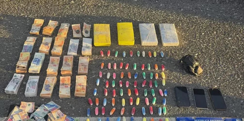 Caucete: Gendarmería detuvo un auto que llevaba cocaína y dinero en efectivo