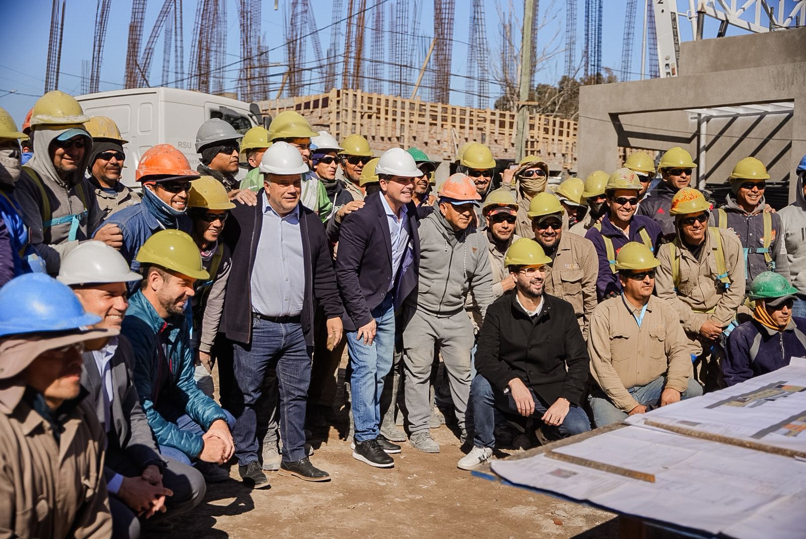 Orrego recorrió la obra de un nuevo edificio educativo