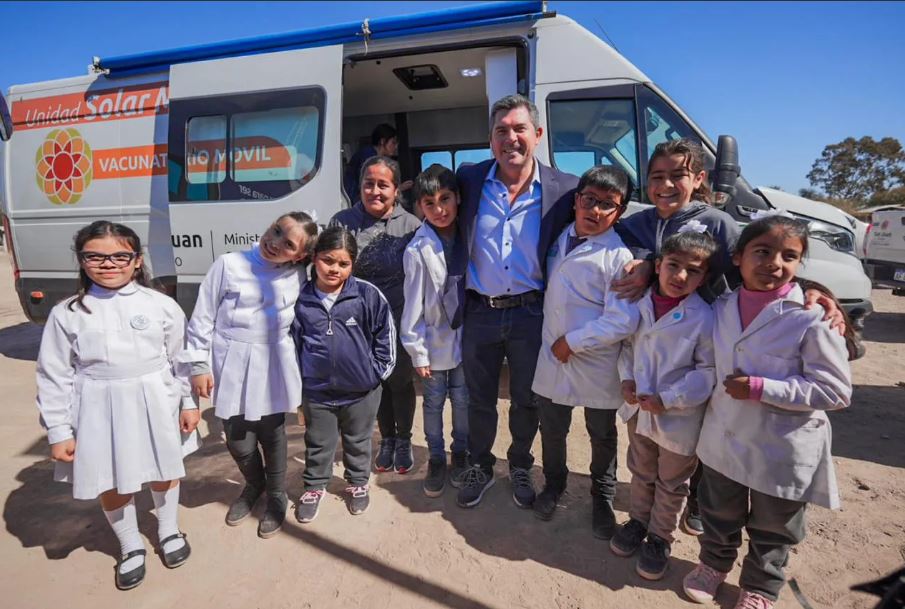Histórico: Orrego inauguró en Mogna la primera escuela secundaria rural de San Juan