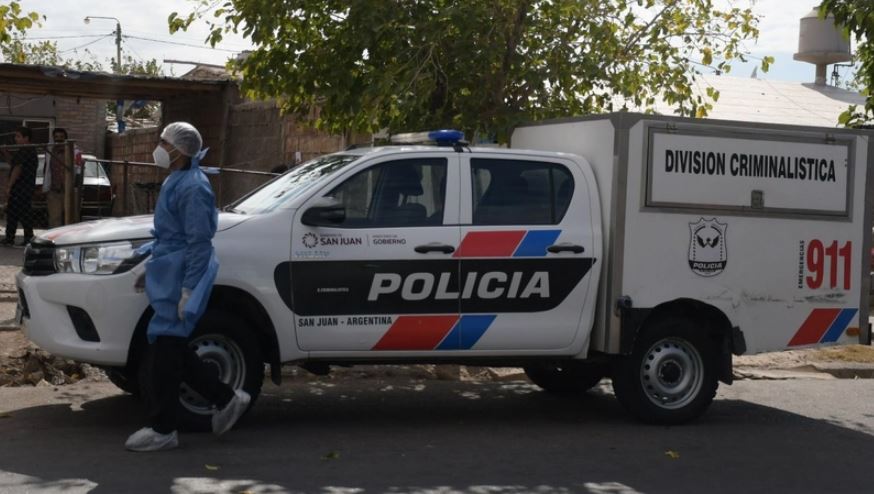 Hallan a un hombre muerto, devorado por su perros