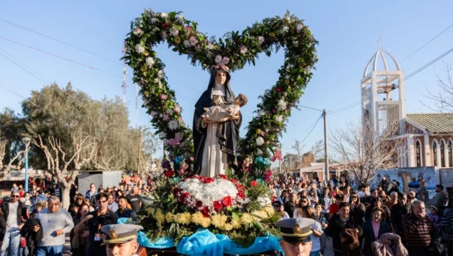 Piden colaboración para adornar la imagen de Santa Rosa