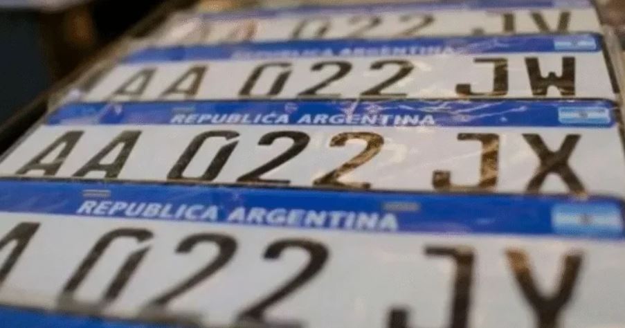 Multarán hasta $800 mil por circular sin chapa patente