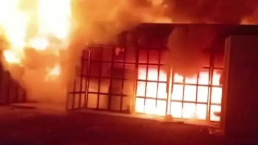 Caucete: un voraz incendio acabó con un taller