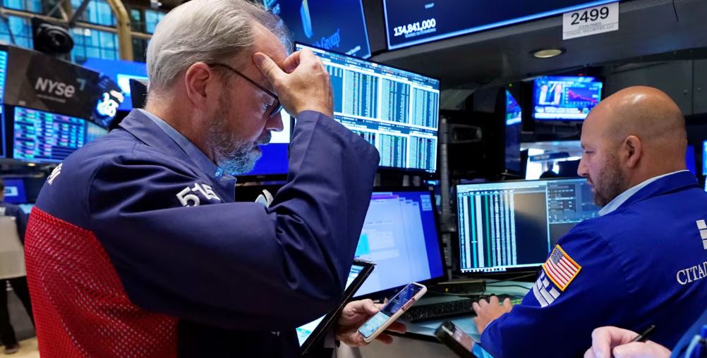 Se desploman las acciones argentinas en Wall Street tras la derrota de Milei