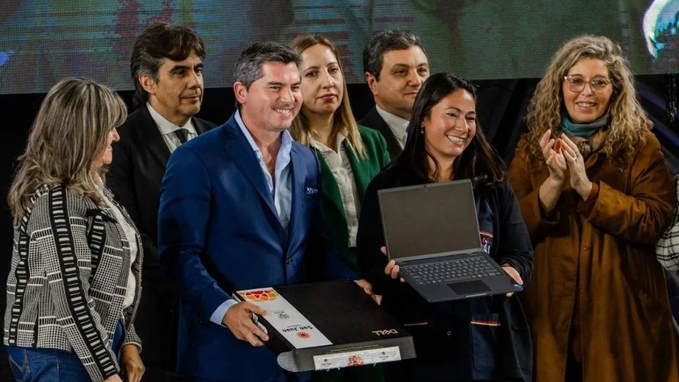 Este lunes arranca la entrega de notebooks para alumnos