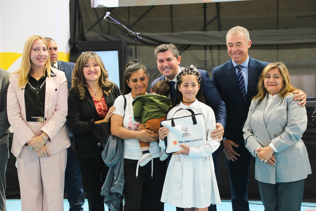 Orrego comenzó la entrega de netbooks para estudiantes de 5º y 6º Grado