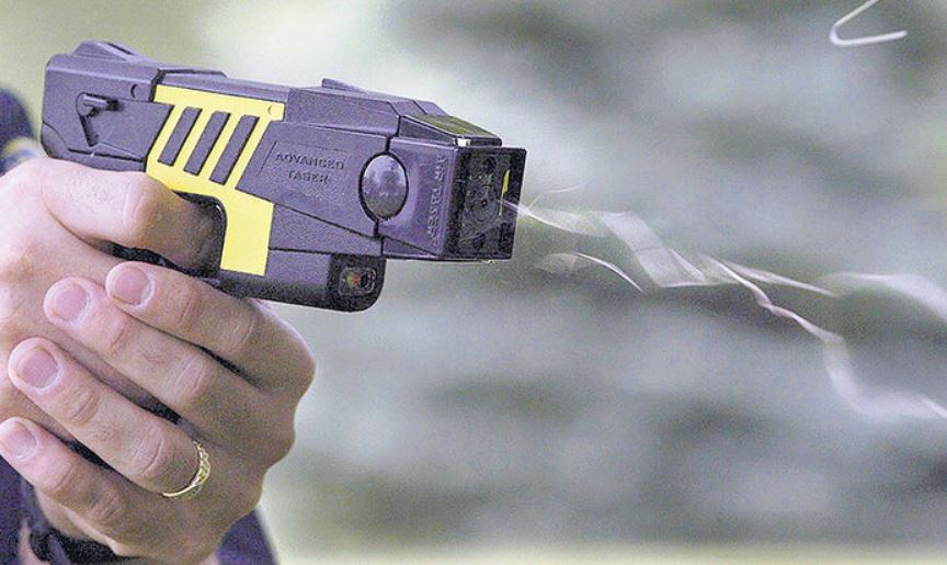 En San Juan preparan una nueva compra de pistolas taser