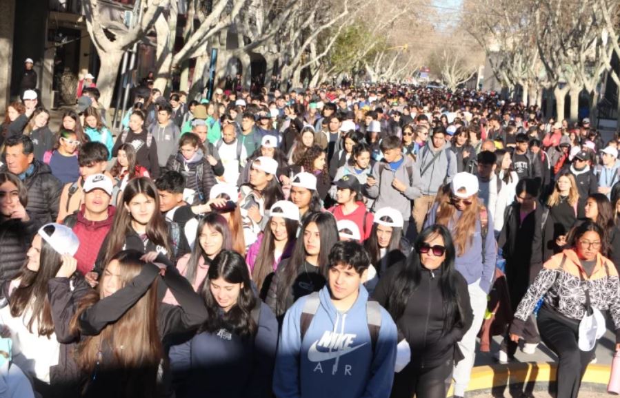 Con más de 3.000 participantes arrancó la peregrinación de jóvenes a Ceferino Namuncurá