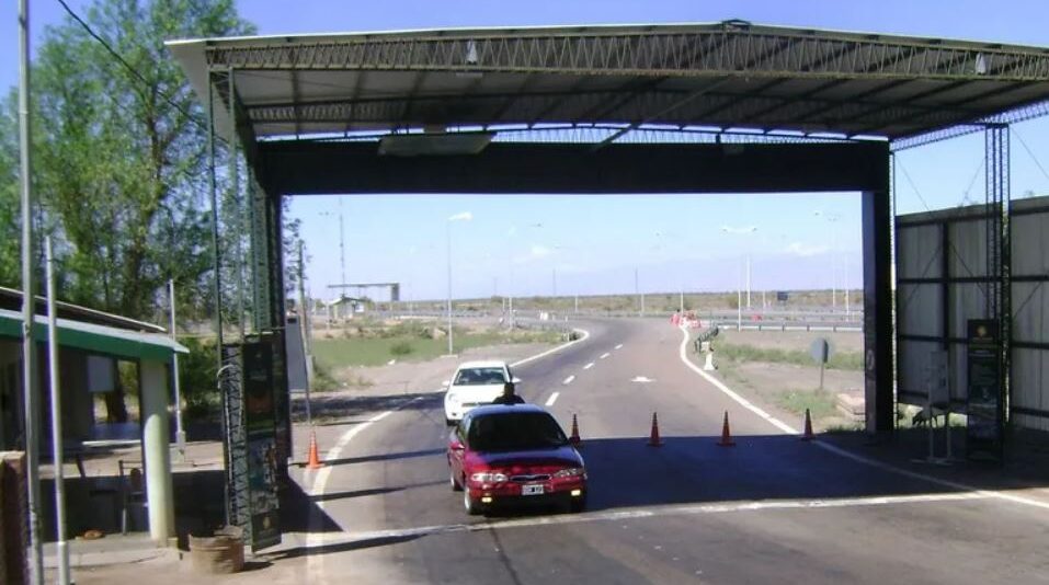 Más controles para ingresar a San Juan, más barreras en las rutas y controlarán carnes además de frutas
