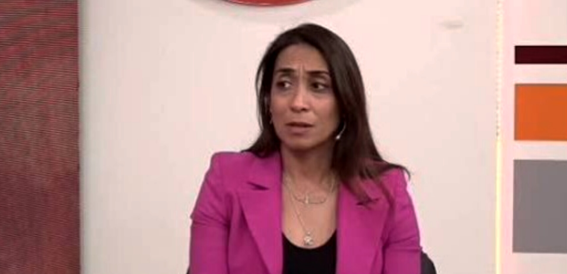 Rosas realiza promesas de campaña, mientras los remiseros piden que les paguen
