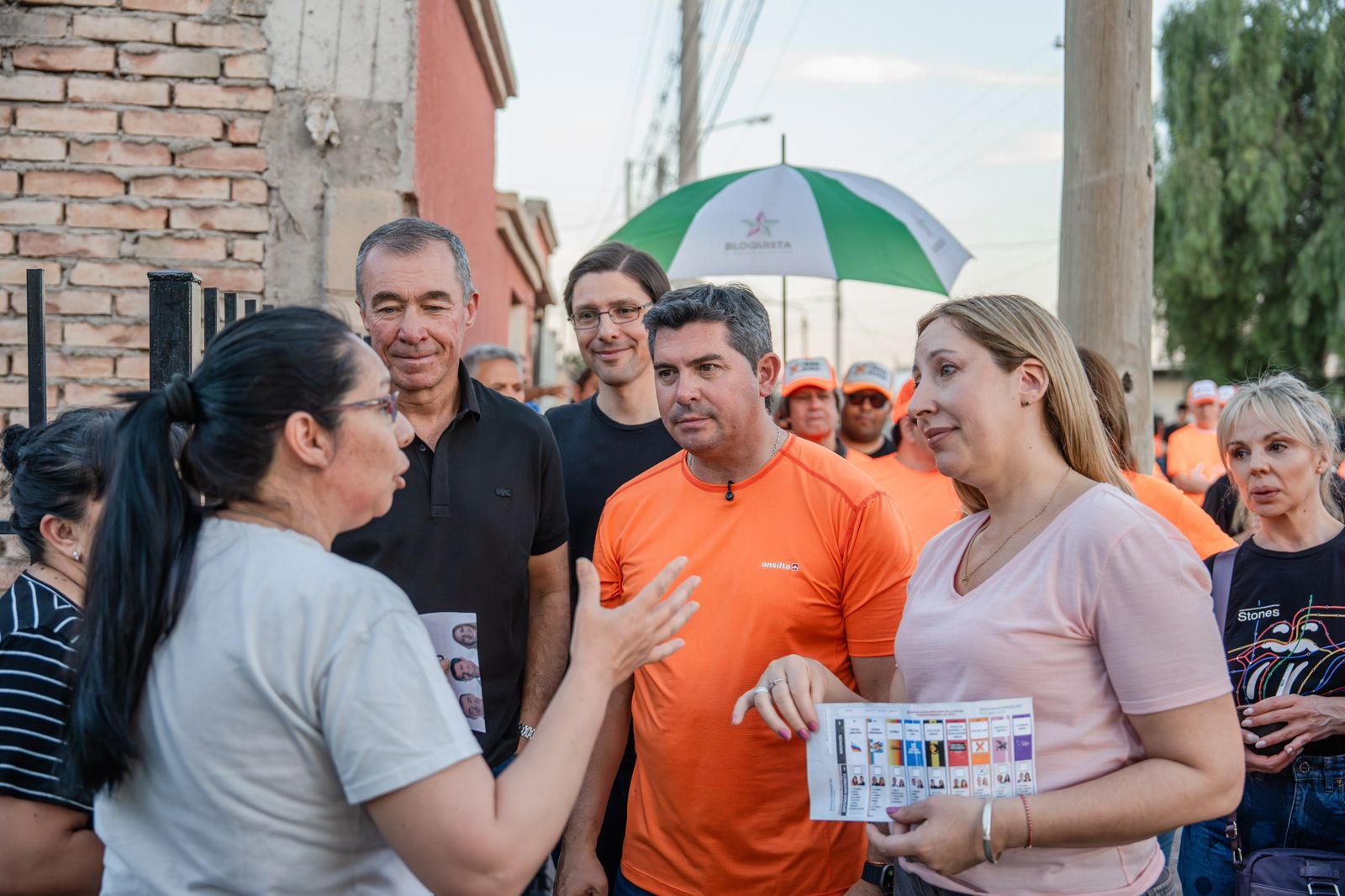 Orrego caminó junto a los candidatos del Frente XSanJuan y destacó la importancia de la obra pública