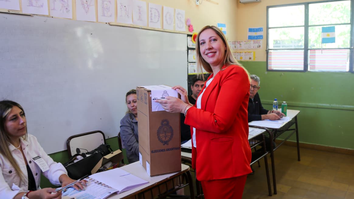 La candidata Laura Palma del espacio X San Juan emitió su voto