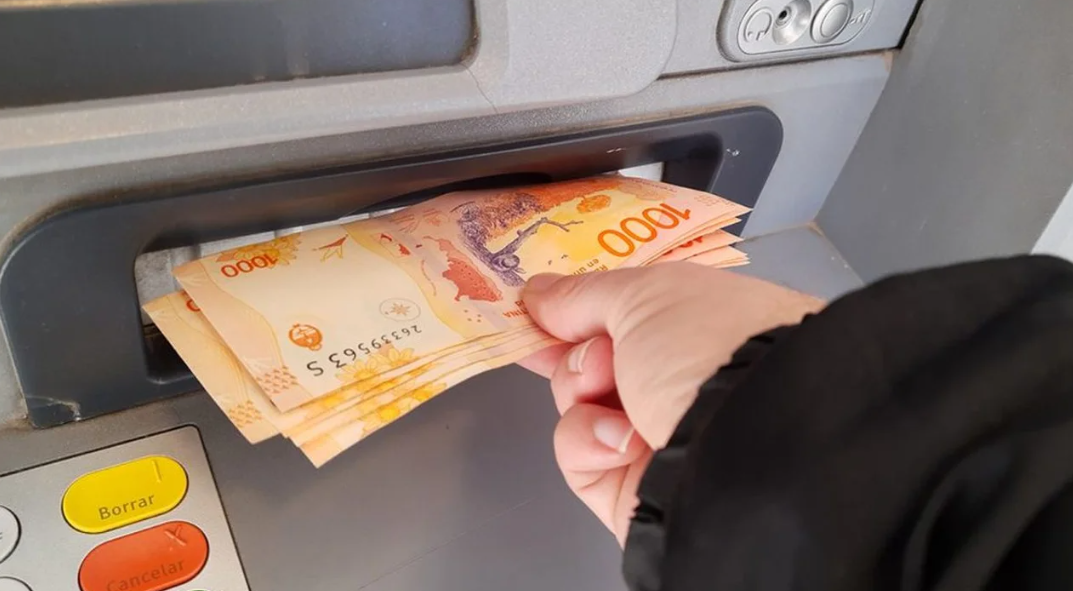 Una mujer recibió más de $7 millones de cuota alimentaria por error y no los devolvió