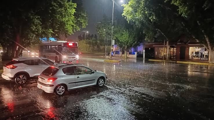 Se esperan tormentas y viento para la noche