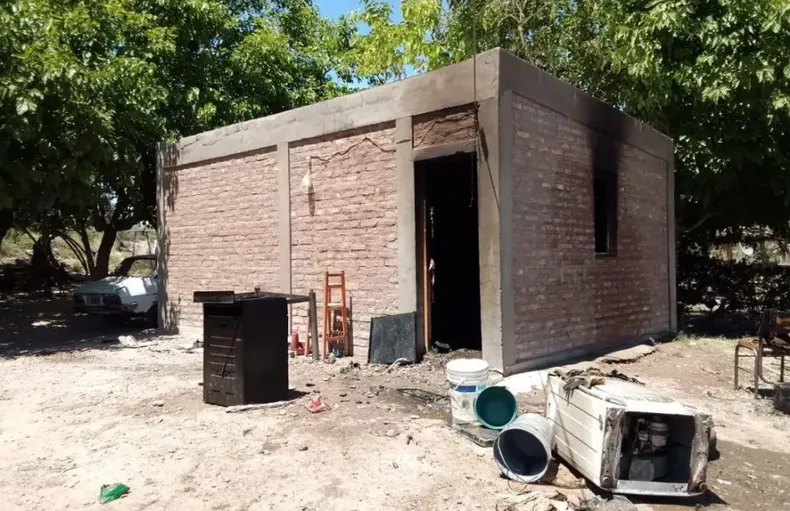 25 de Mayo: una familia quedó sin nada tras el incendio de su vivienda