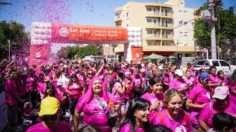 San Juan se une en una caminata por la prevención del cáncer de mama