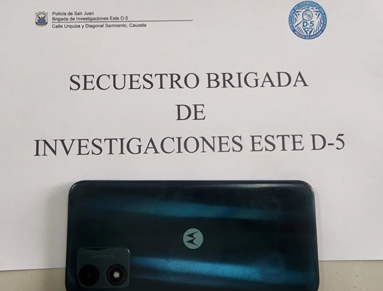 Caucete: se sacaba fotos con el celular que había robado, quedó detenido