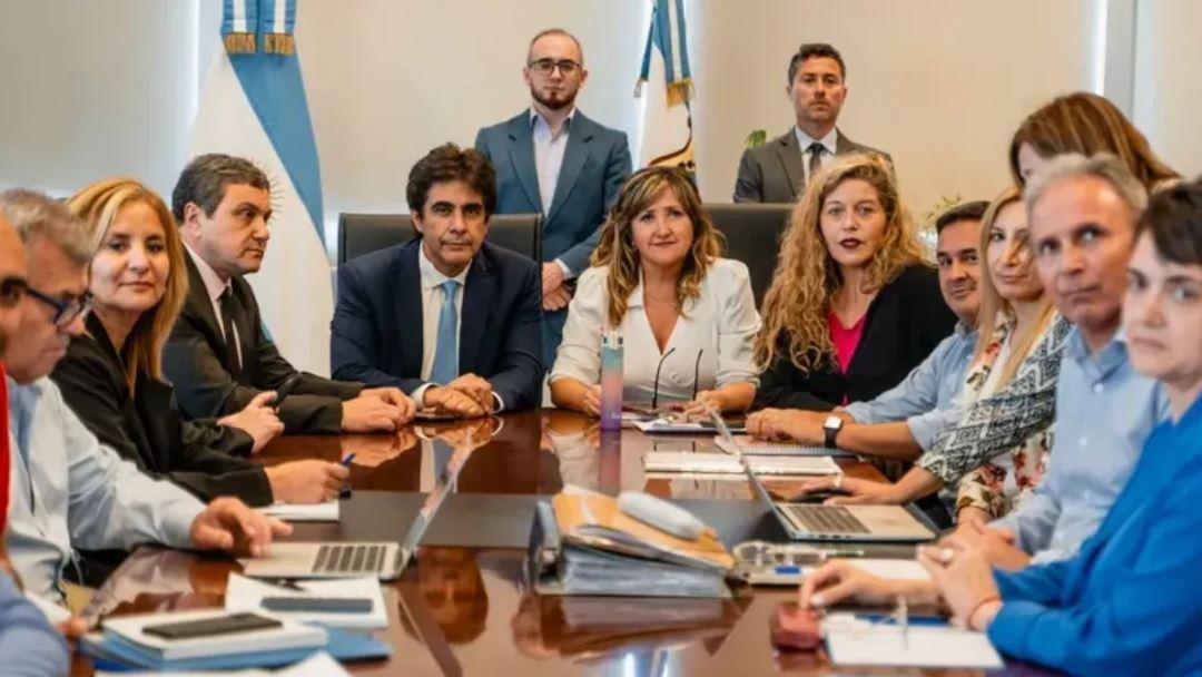 Este lunes, docentes responden la oferta de Gobierno