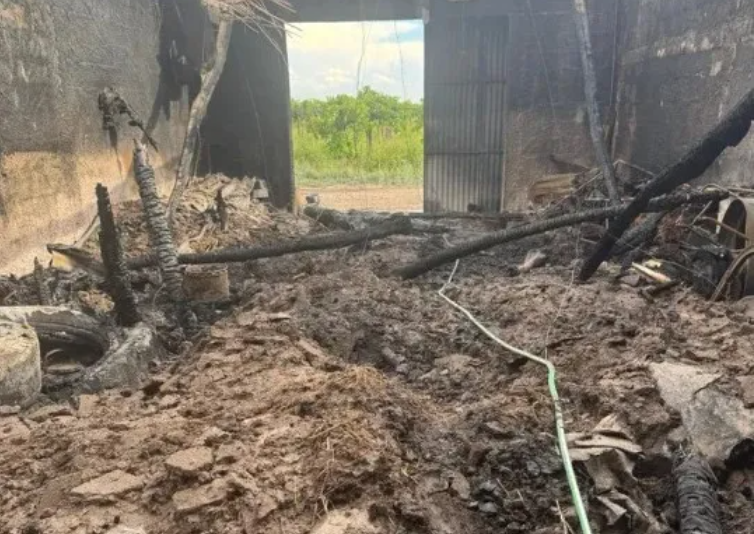 Incendio y robo en una finca de 9 de Julio: múltiples hipótesis y una investigación abierta