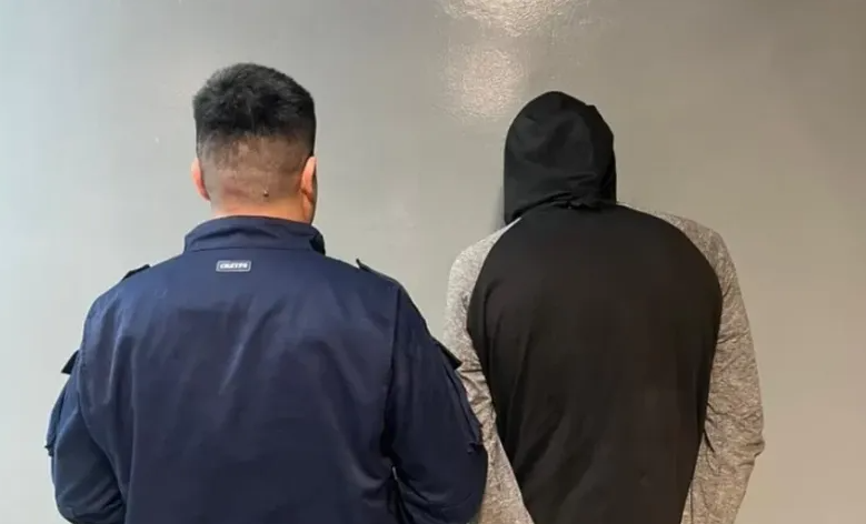 Caucete: falso prestamista cayó, estafó por $100 mil y robó un celular