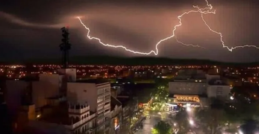 Caucete entre los departamentos con alerta por tormentas para la noche