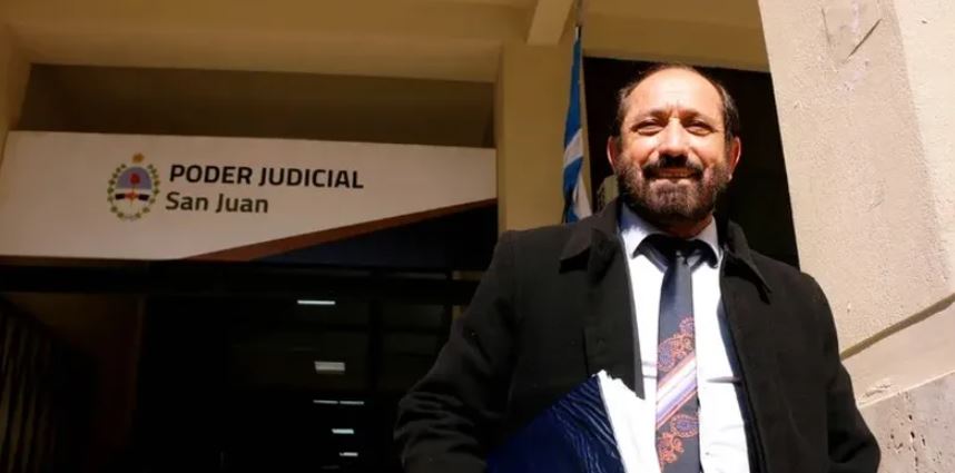 Pese a que apeló la inhabilitación de su matrícula y podía seguir litigando, Julián Gil fue «bloqueado» en la Justicia
