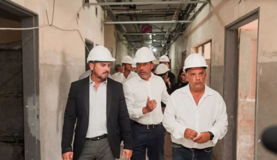 Marcelo Orrego recorrió las obras de remodelación del Hospital Marcial Quiroga