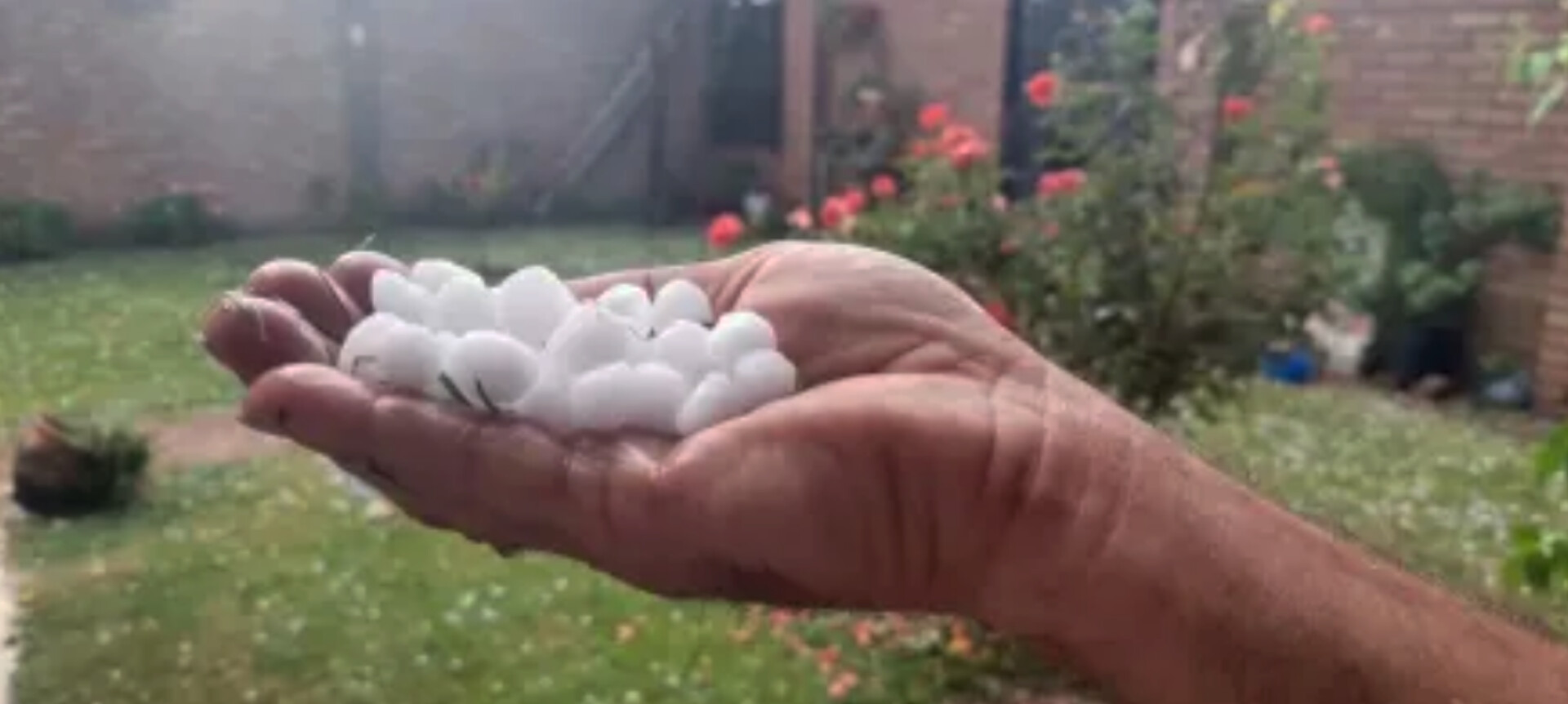 Granizo sorprende en Santa Lucía y sectores de Capital tras intensas lluvias