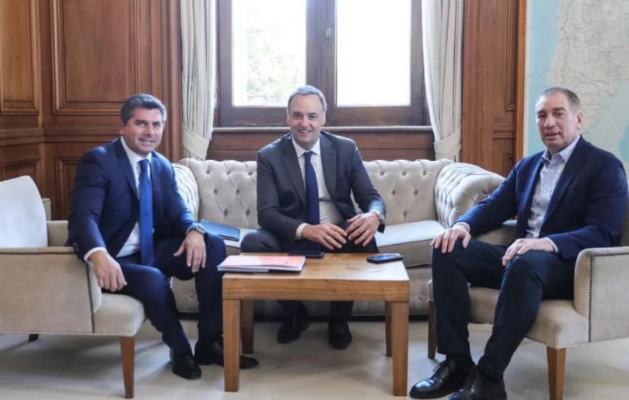 El ministro Santilli llega a San Juan para reunirse con Orrego
