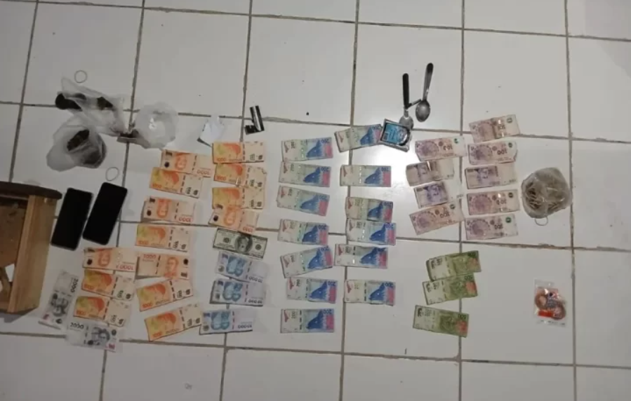 Caucete: fueron a buscar elementos robados, pero encontraron marihuana, cocaína y dinero en efectivo