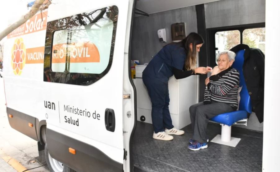En menos de 6 meses, casi 9.000 personas se inmunizaron contra enfermedades en el vacunatorio móvil solar