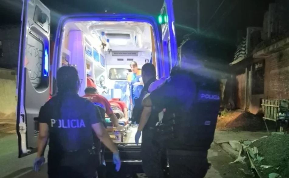 25 de Mayo: no sabía que estaba embarazada y dio a luz en la calle, asistida por policías