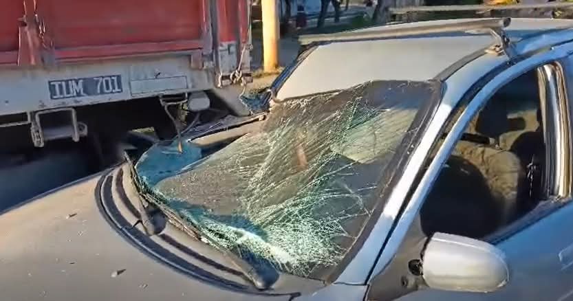 Caucete: un auto impactó contra un camión