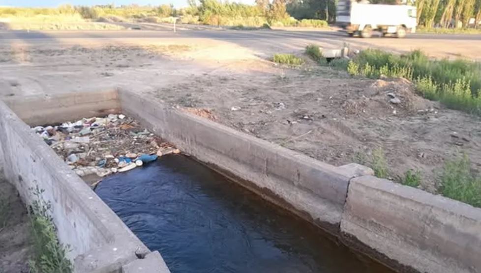 25 de Mayo: un nene de un año cayó al canal y se vivió un momento desesperante