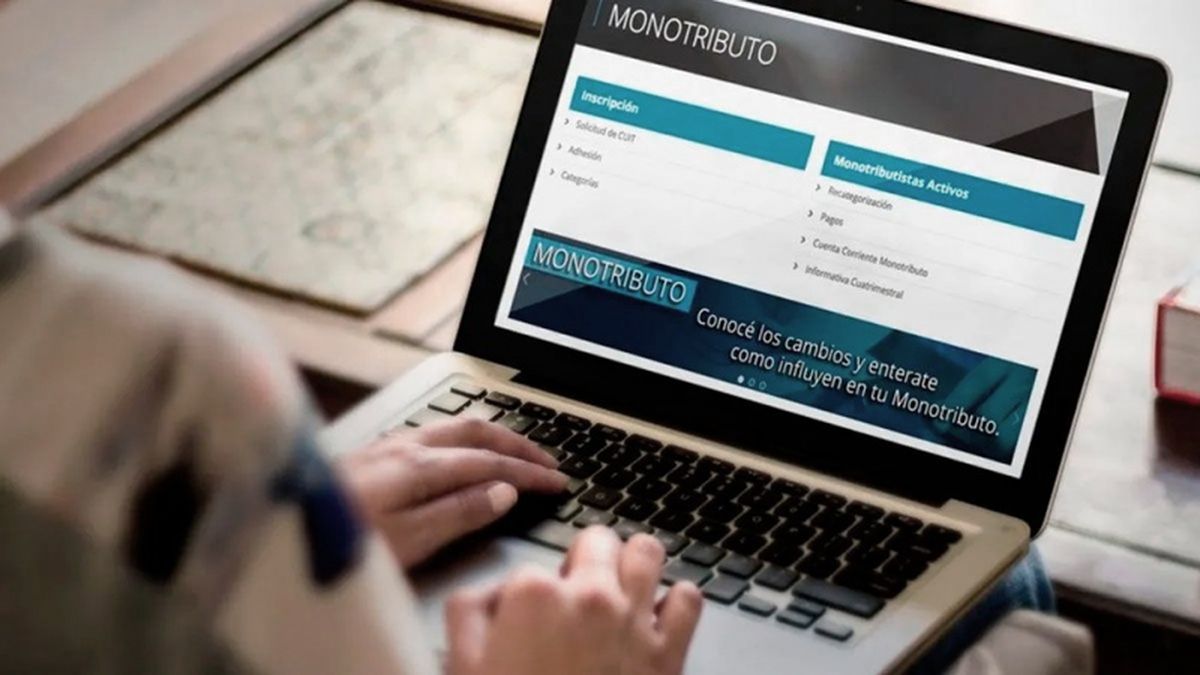 Milei contra los monotributistas: ARCA recategorizará por ingresos en billeteras virtuales