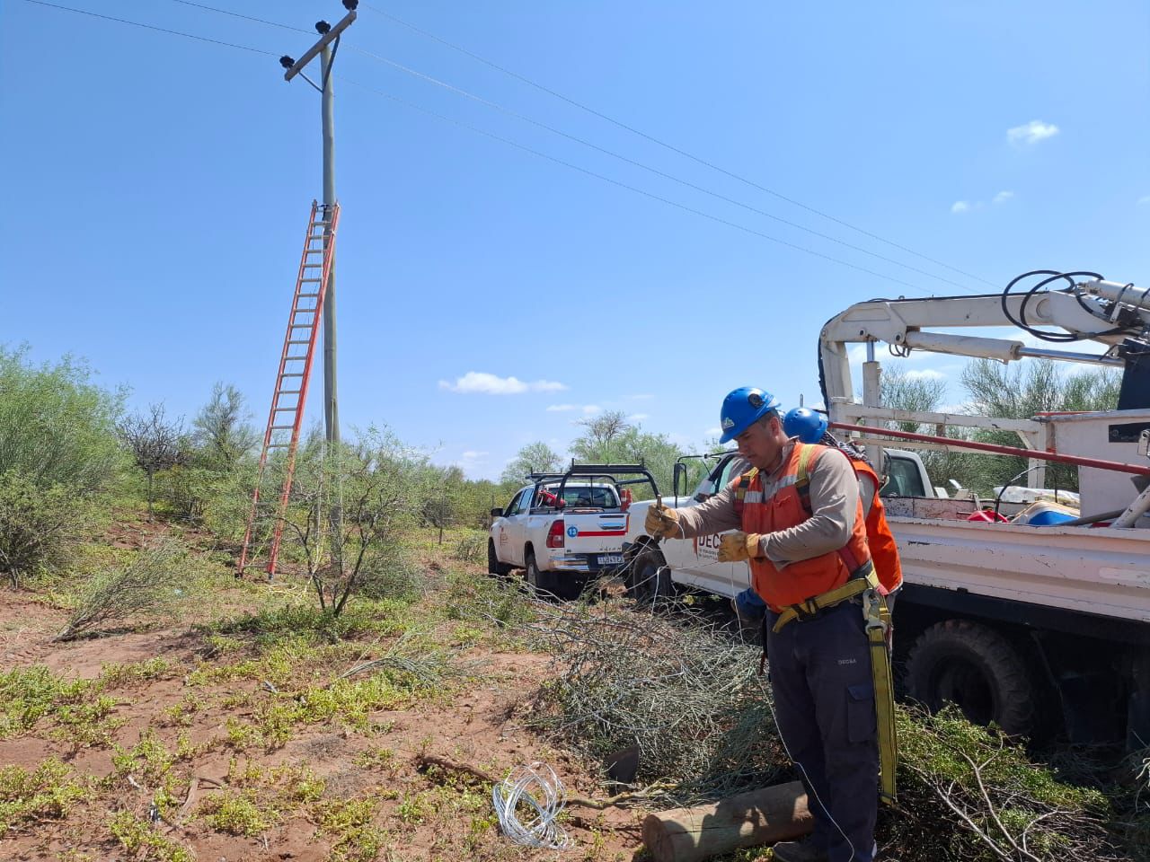 Caucete: DECSA desplegó un amplio operativo para sostener y restablecer el servicio eléctrico en Bermejo y Marayes