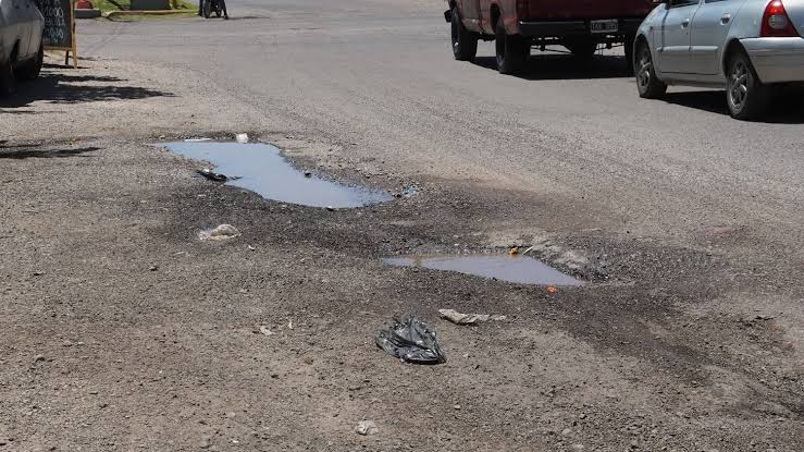 Caucete: un policía sufrió un fuerte accidente por culpa de un bache