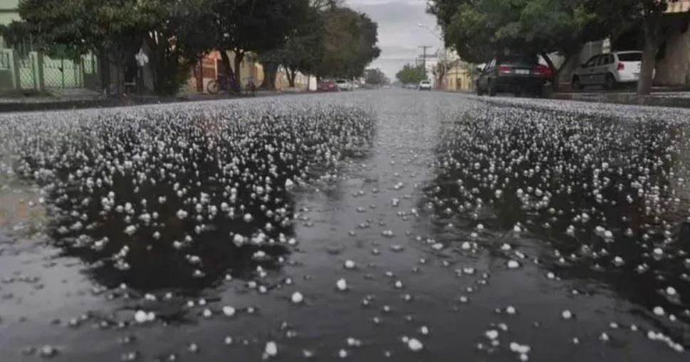 Emiten alerta por tormentas fuertes y posible caída de granizo