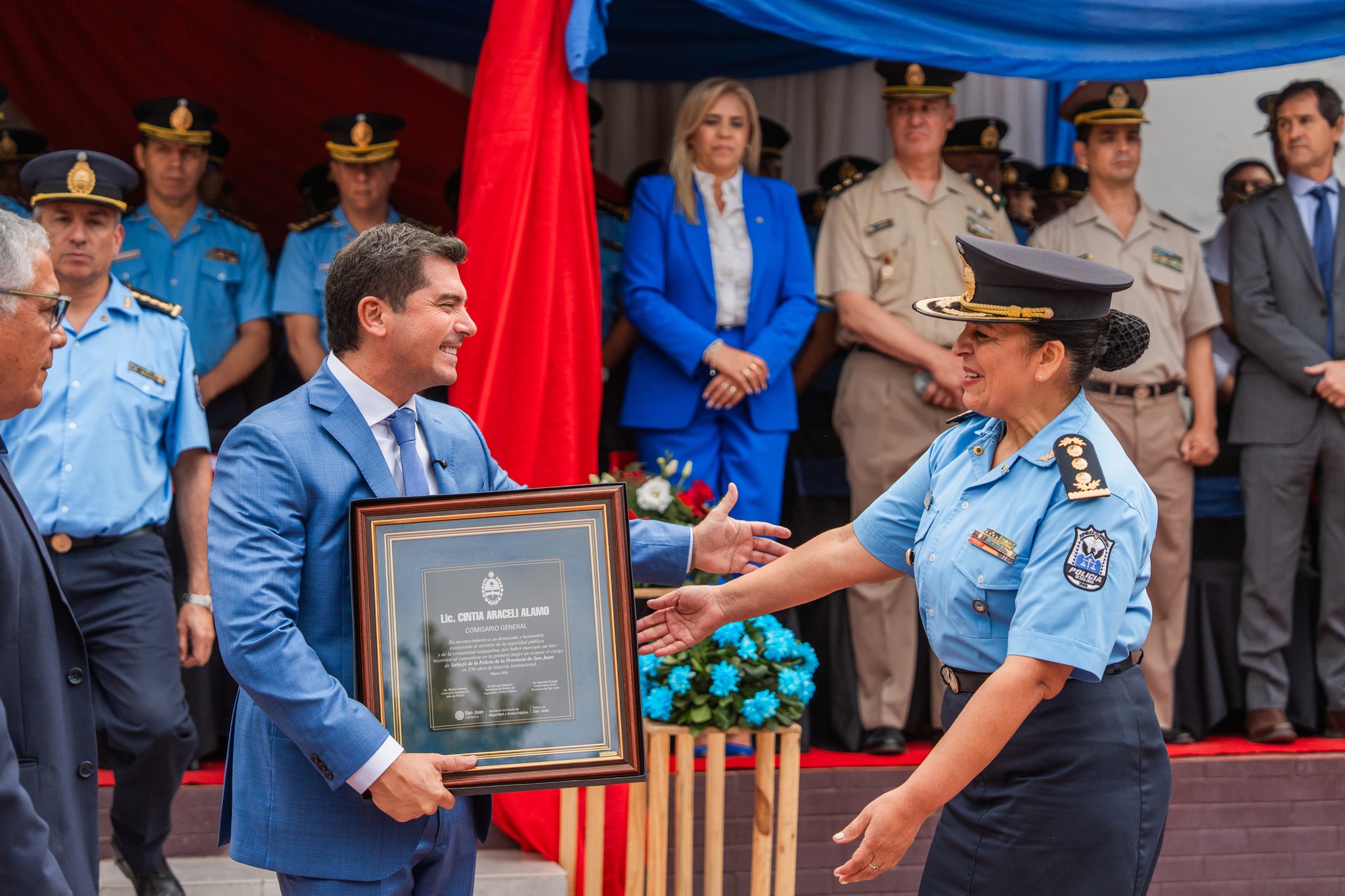 La caucetera Cintia Álamo se retiró con reconocimientos y honor de la Policía de San Juan, destacada por el gobernador