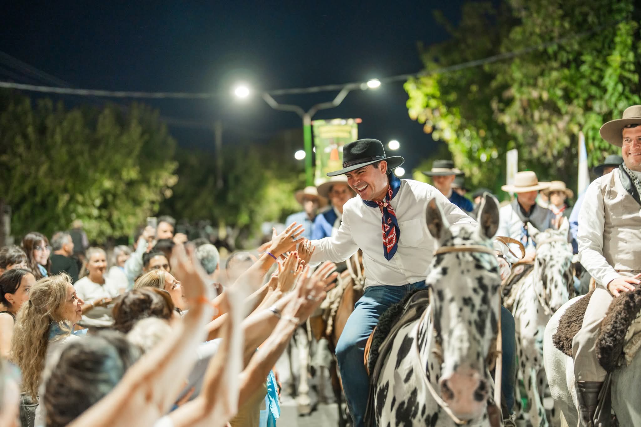 Orrego encabezó la Cabalgata de la Fe, ingresando a Caucete con más de cuatro mil jinetes