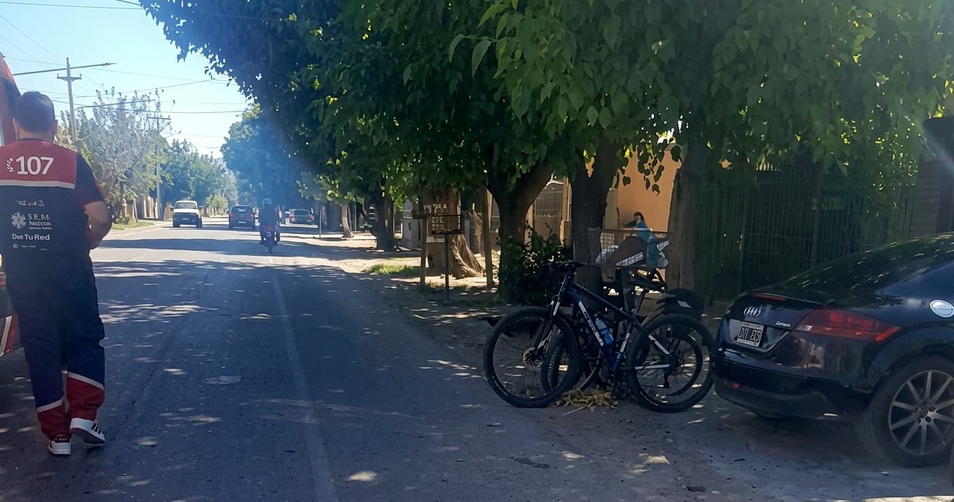 Caucete: una mujer resultó herida tras un choque entre una moto y una bicicleta