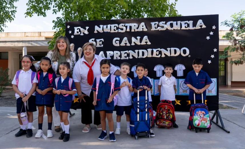 Gobierno dio por iniciado el ciclo lectivo en San Juan