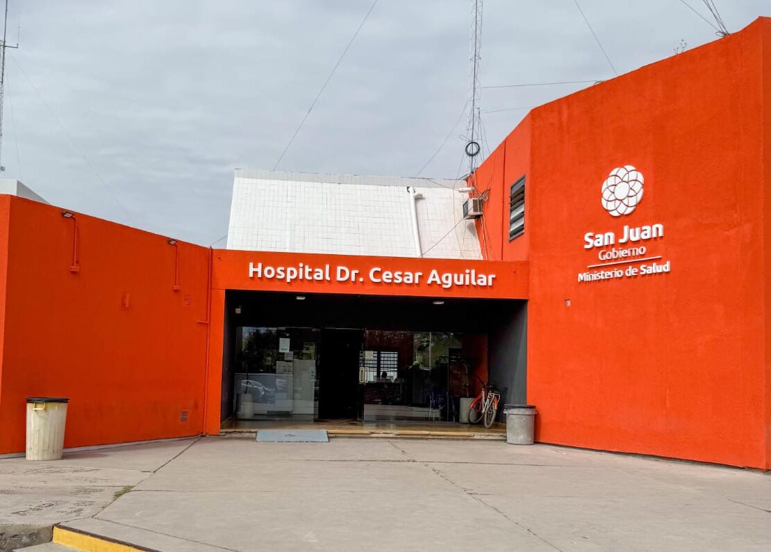 Caucete: un joven llegó malherido al hospital, aseguró que dos sujetos le dieron una brutal paliza