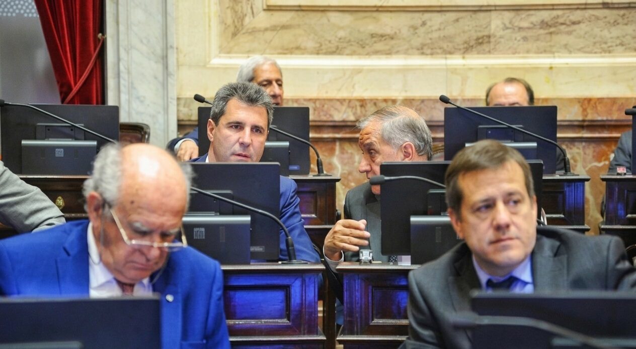 Los senadores lograron un nuevo aumento en sus sueldos
