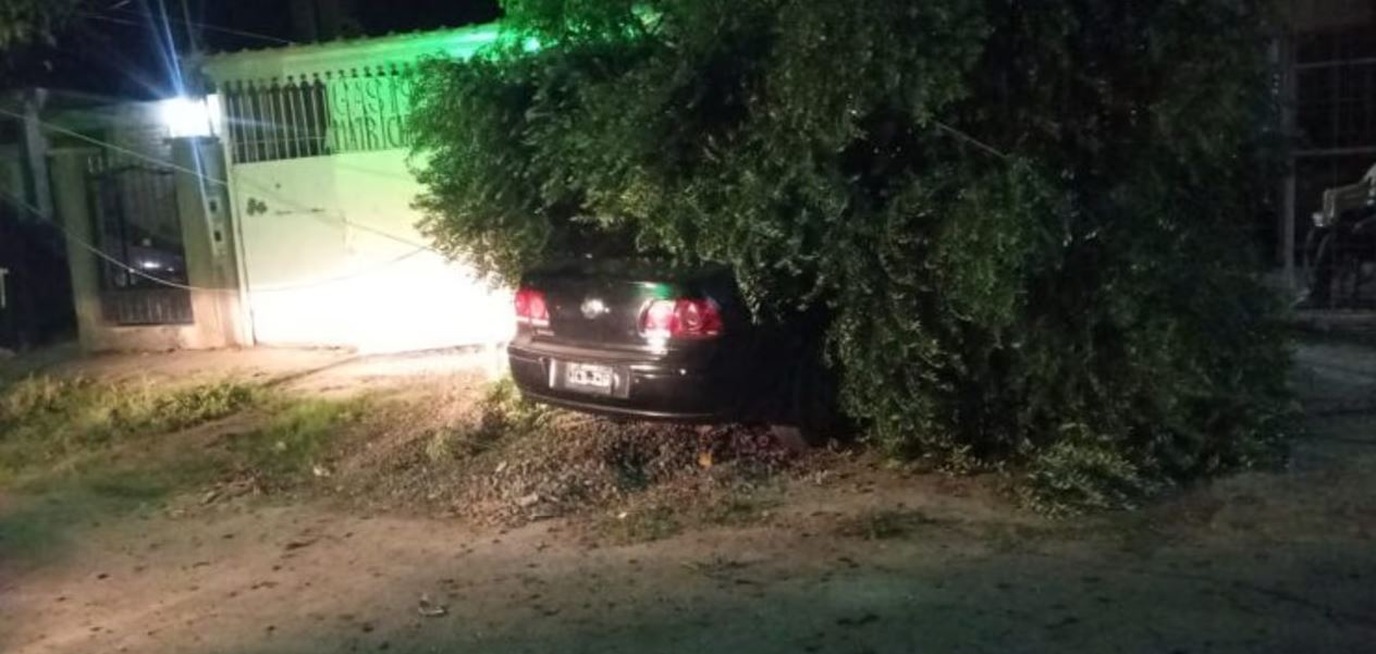 Caucete: perdió el control y terminó incrustado en una vivienda